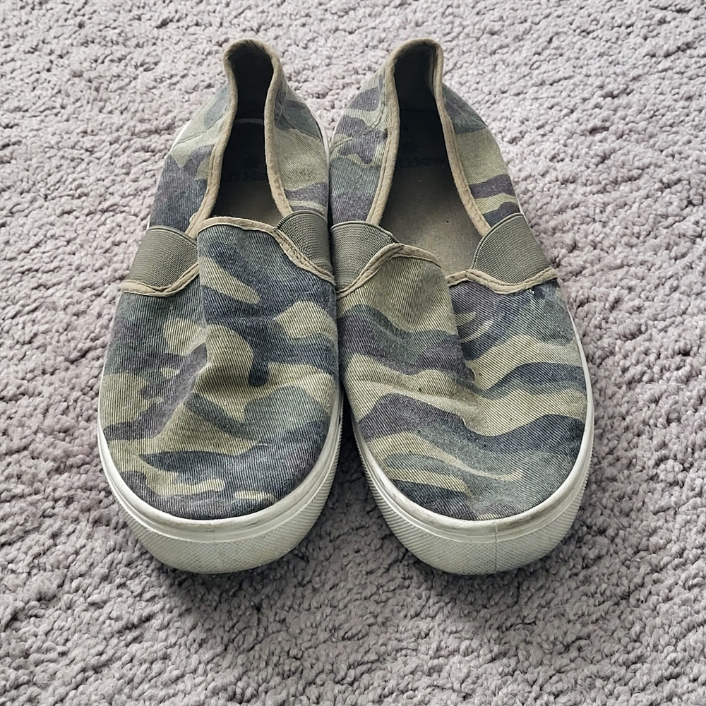 Ruff Hewn Women's Camo Slip-On Flats - Green & Black